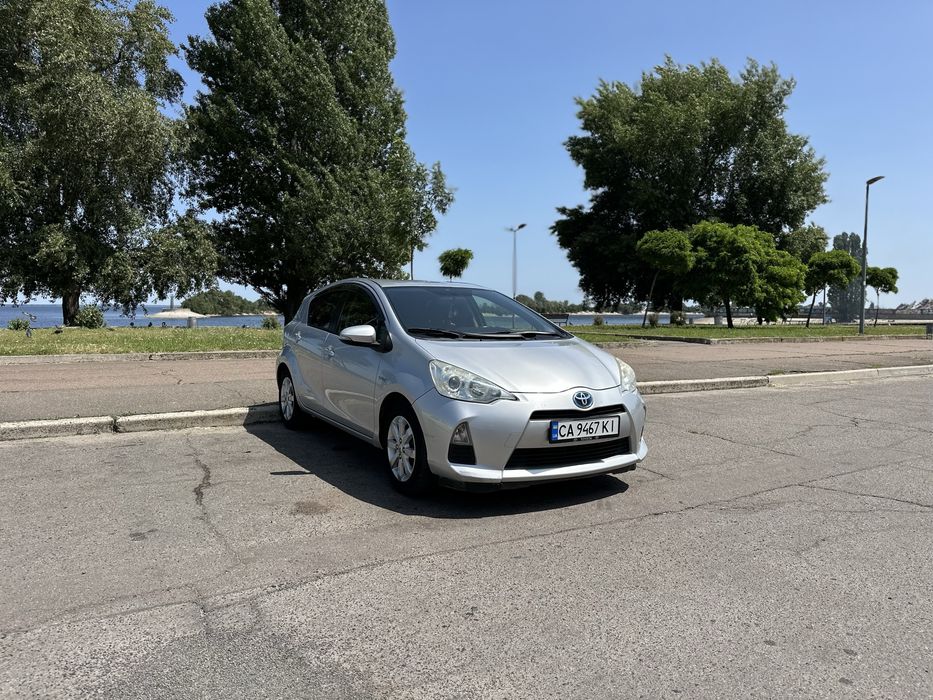 Toyota Aqua гібрид