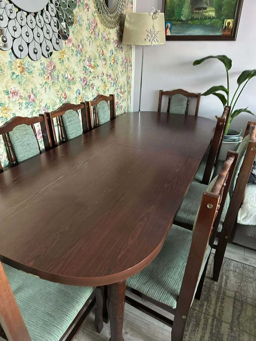 Stół z kompletem 8 krzeseł