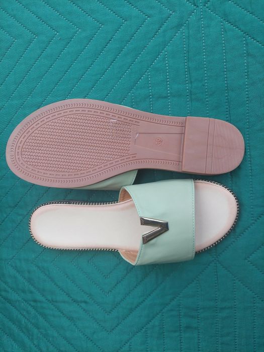 Klapki letnie na szeroką stopę.