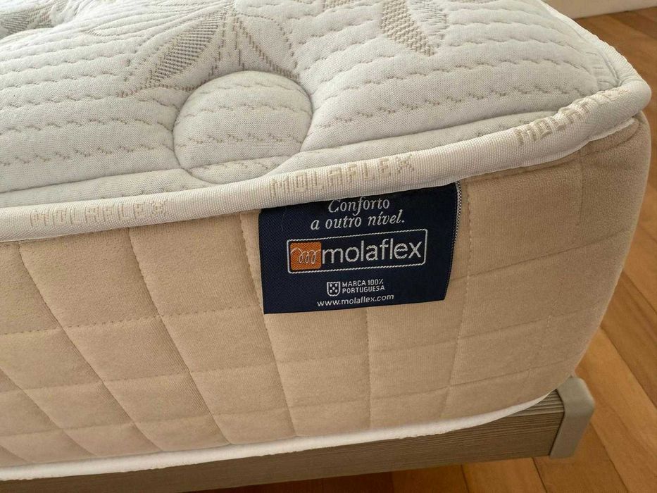 Cama, deck de ripas e Colchão Molaflex com novo