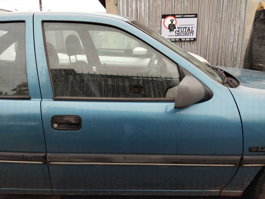Opel Vectra A 1.6i 4D 1993r.Drzwi przednie prawe.