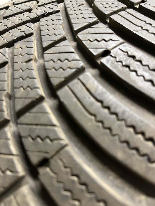 Opona zimowa 225/50 R17 Hankook RS3