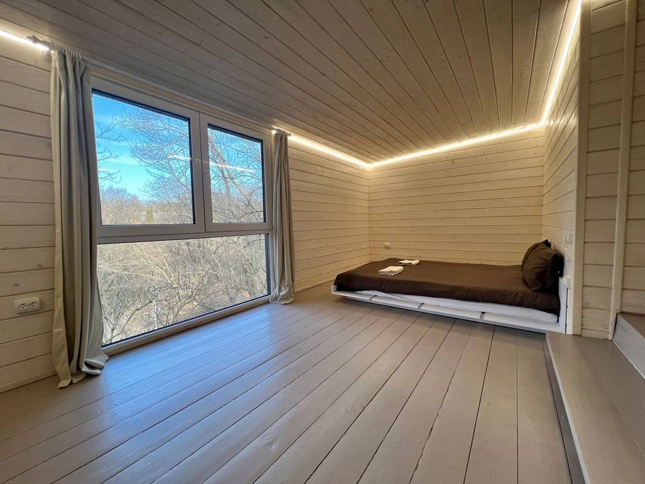 Квартира з панорамою на ліс в центрі міста