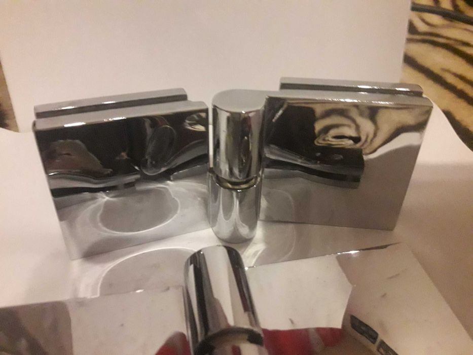 Zawiasy drzwi sszyba