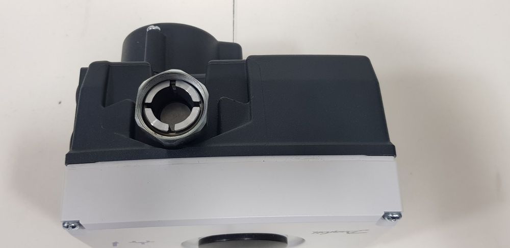 Danfoss AMV 33 Редукторный электропривод (082G3013)