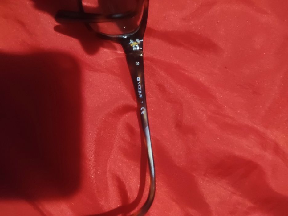 Armação vogue em bom estado .