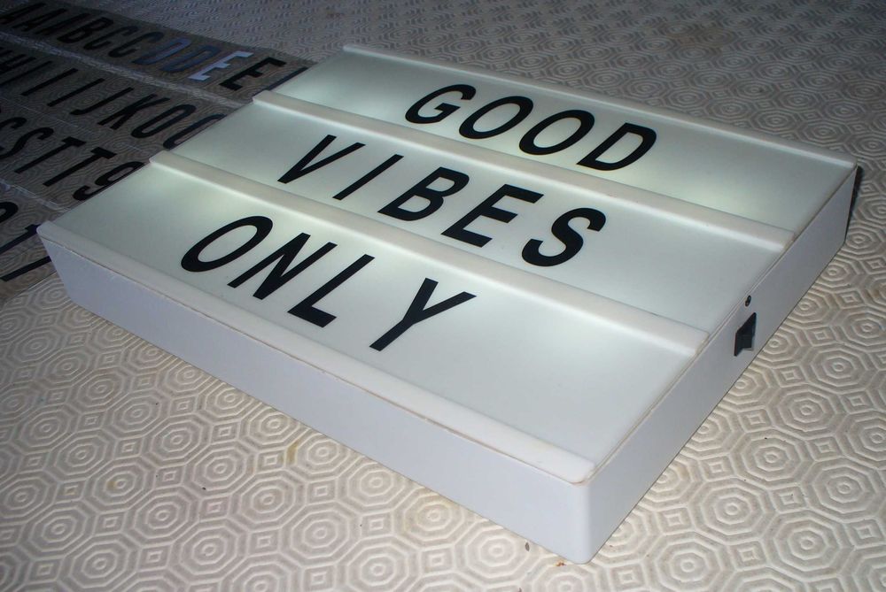 Caixa de luz - com várias letras