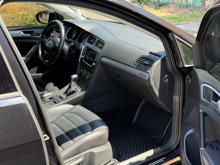 Продам VOLKSWAGEN e-Golf 24кв Електро