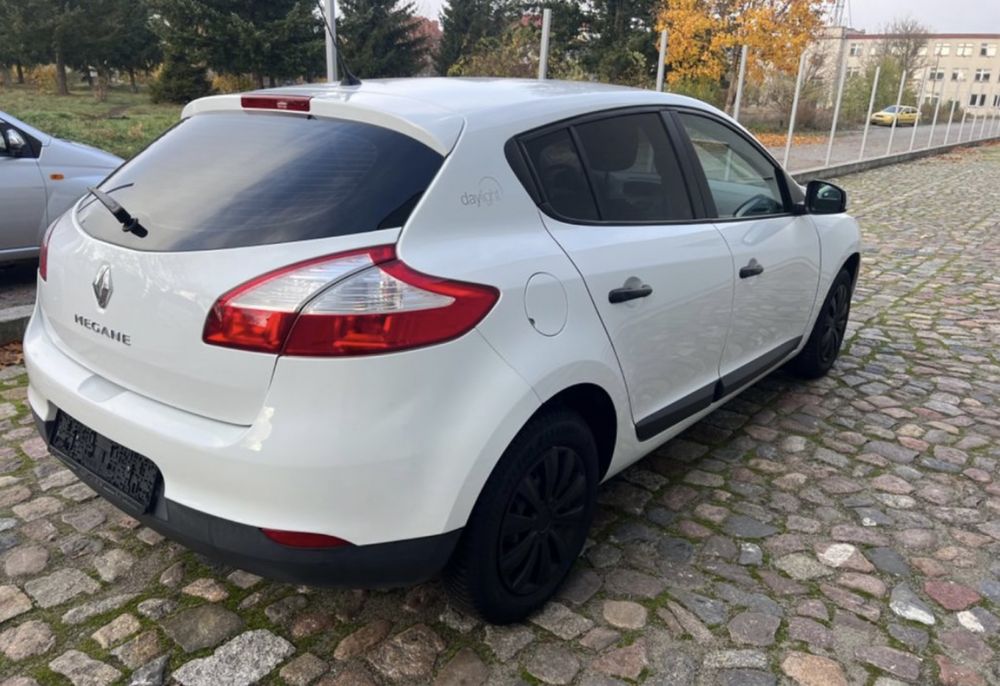 Запчастини меган 3 хетчбек кришка бампер авторозбірка megane 3