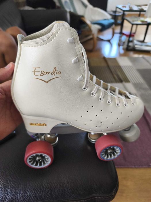Patins de patinagem artística
