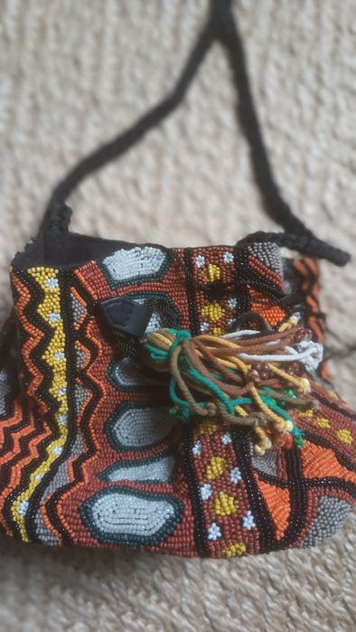 Śliczna torebeczka sakiewka koraliki Zara