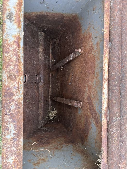 Бункерна годівниця для свиней