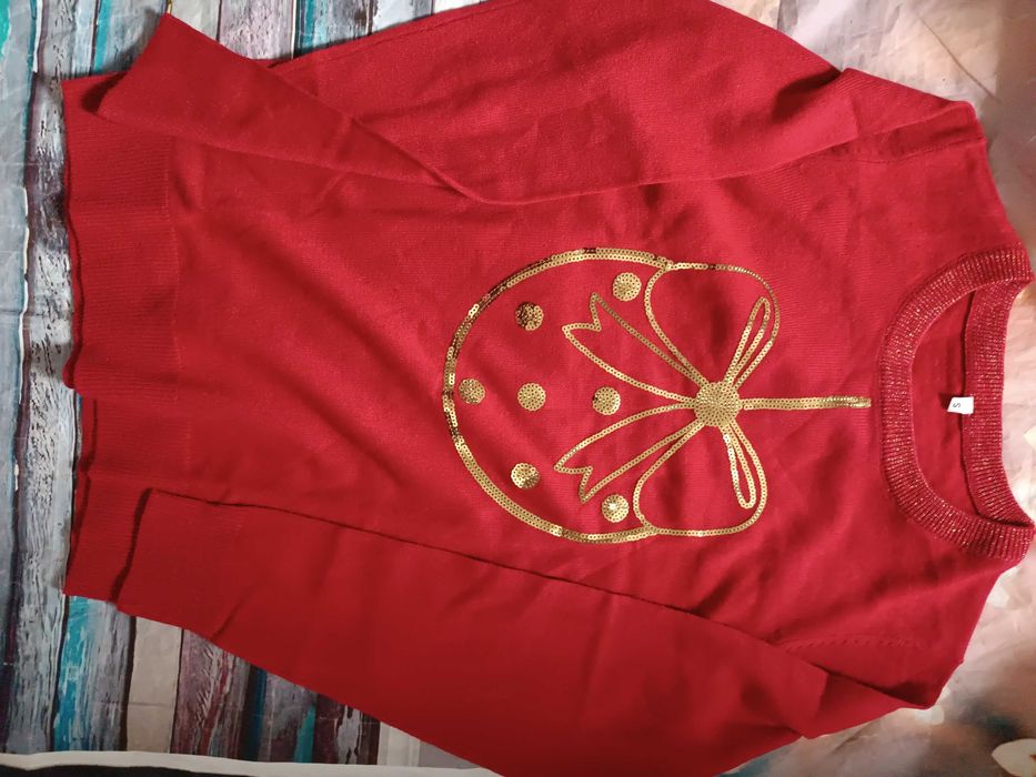 Новорічні  жіночі светрики , тунічки