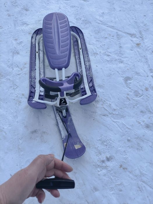 Санки на лыжах с тормозами и рулём.