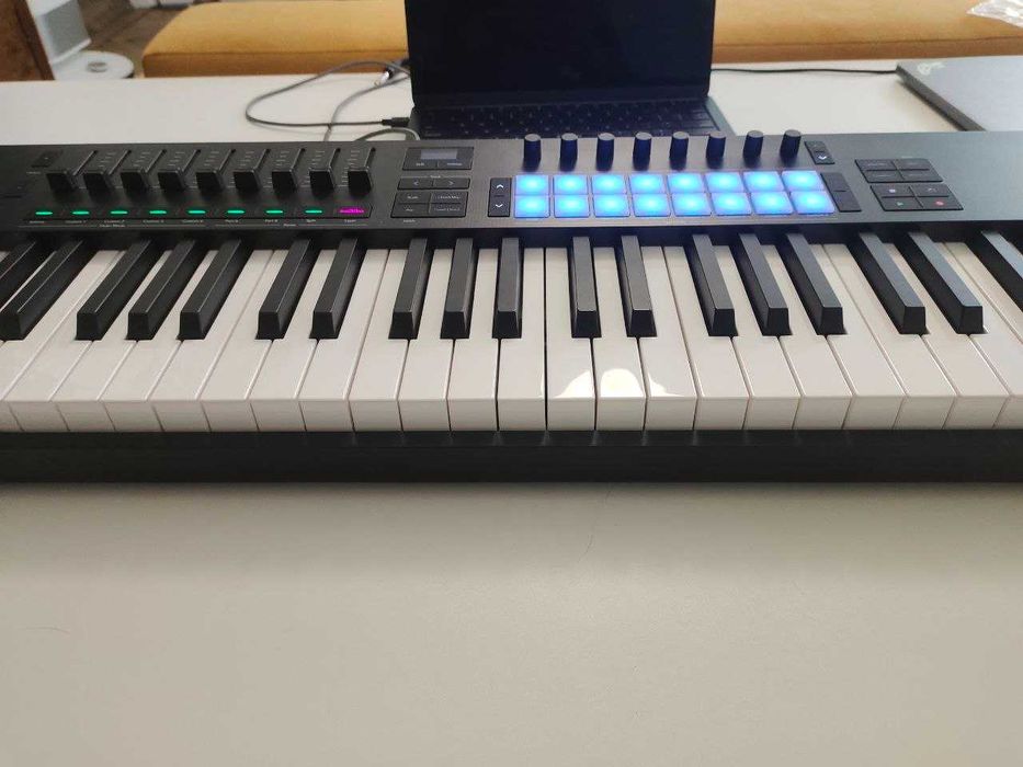 MIDI-клавіатура Novation Launchkey 61 MK4