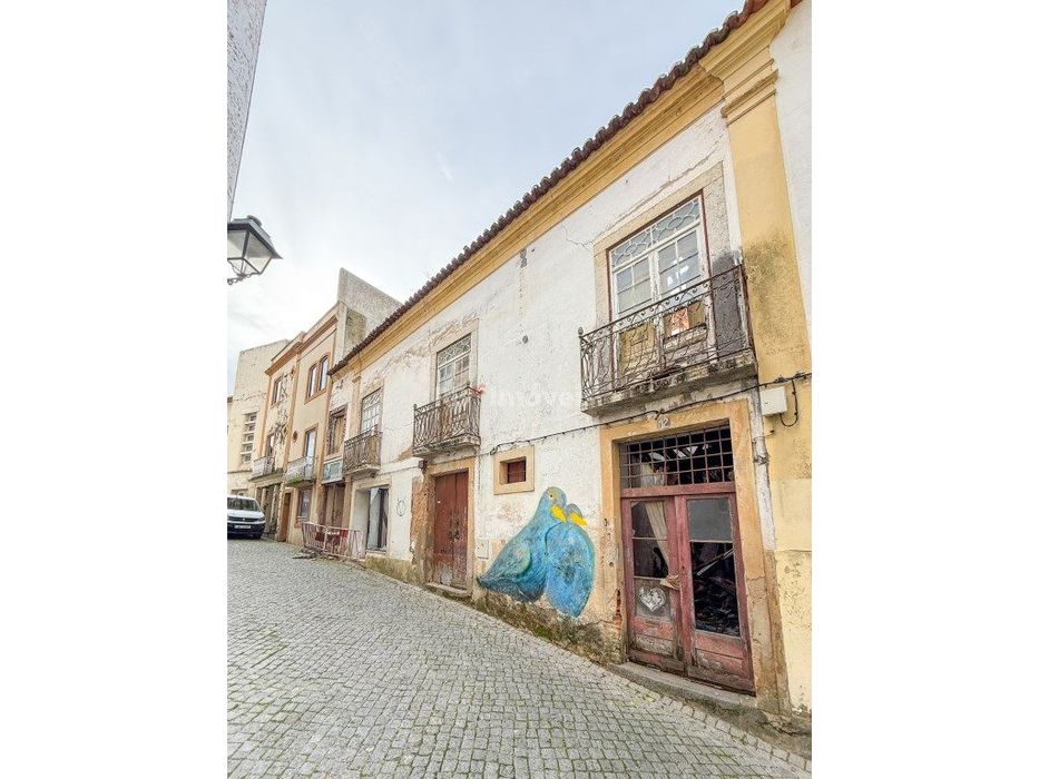 Prédio p/ Recuperar - Centro Histórico de Abrantes