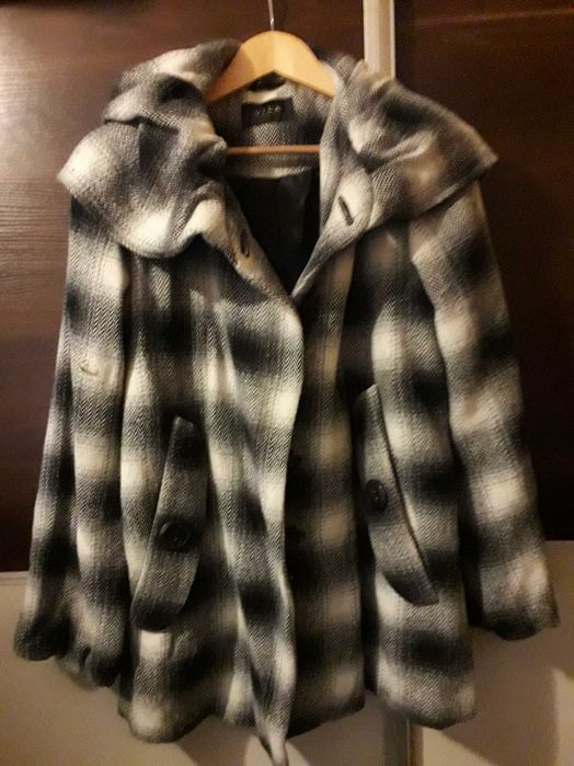 płaszcz w kratkę stylowy