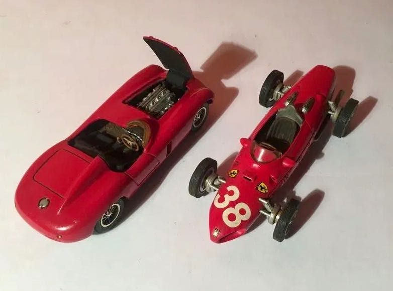 FERRARI ( 2 ) - anos 90 - escala 1/43 ?