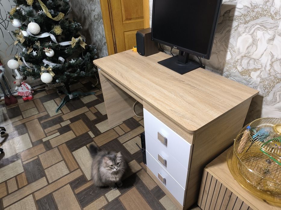 Продам письмовий стіл
