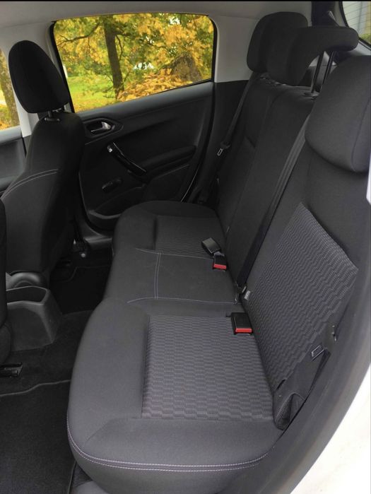 Peugeot 208 1.2 PureTech (82 cv) Ano 2019 com 127.000 km.