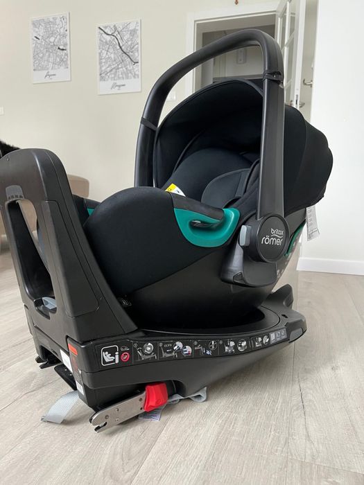 Fotelik z bazą obrotową Britax Romer Baby-Safe 3 i-Size
