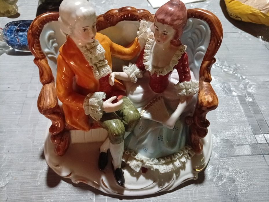 Cadeira com casal decoração loiça