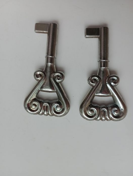 Meblowe klucze ozdobne