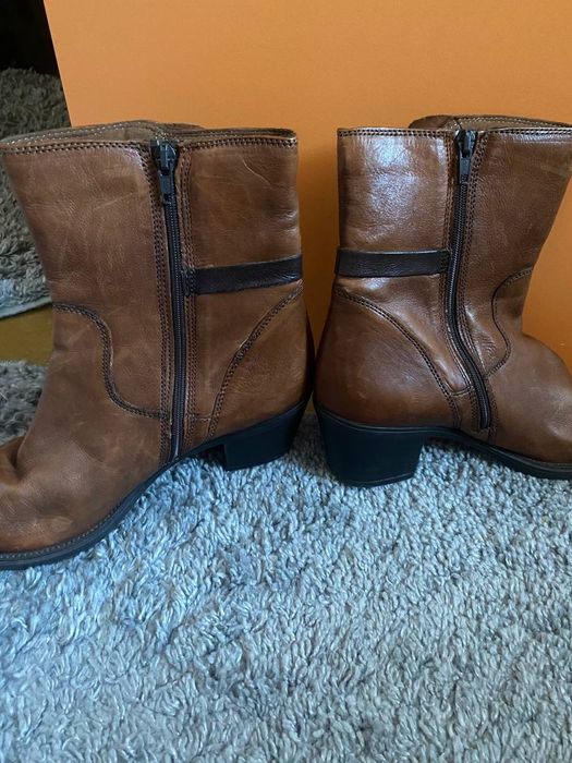 черевики Clarks.