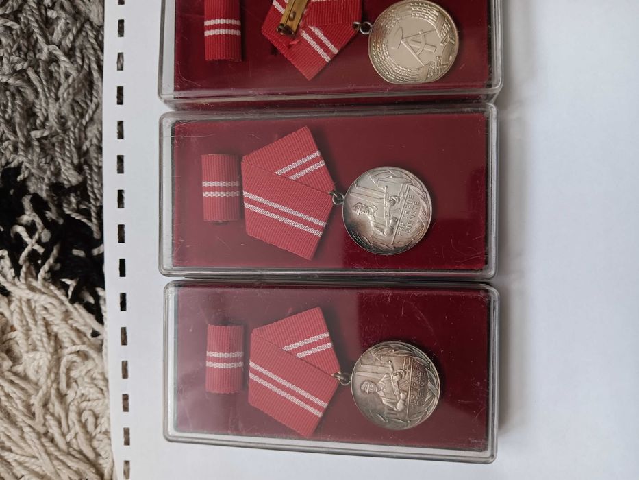 starocie medale NRD DDR złoty i srebrne za służbę