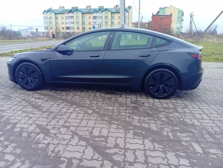 Тесла 3 2024 хайленд