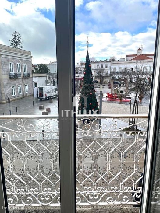 Elegante Casa de 4/5 Quartos na Praça Principal de São Brás de Alporte
