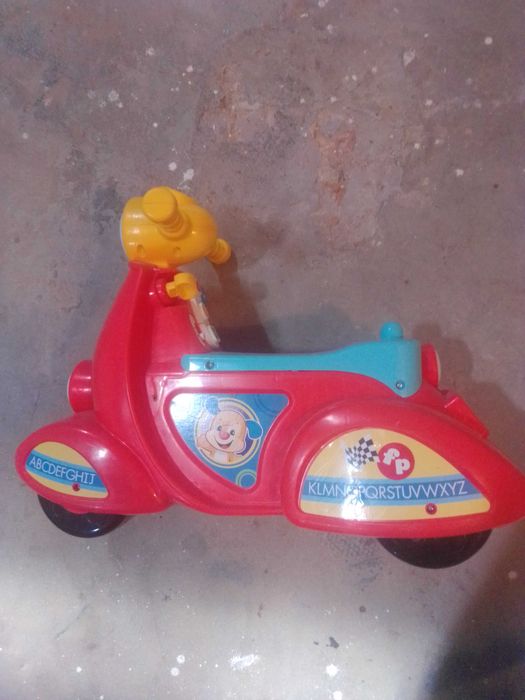 Vendo mota de criança Fisherprice estilo vespa