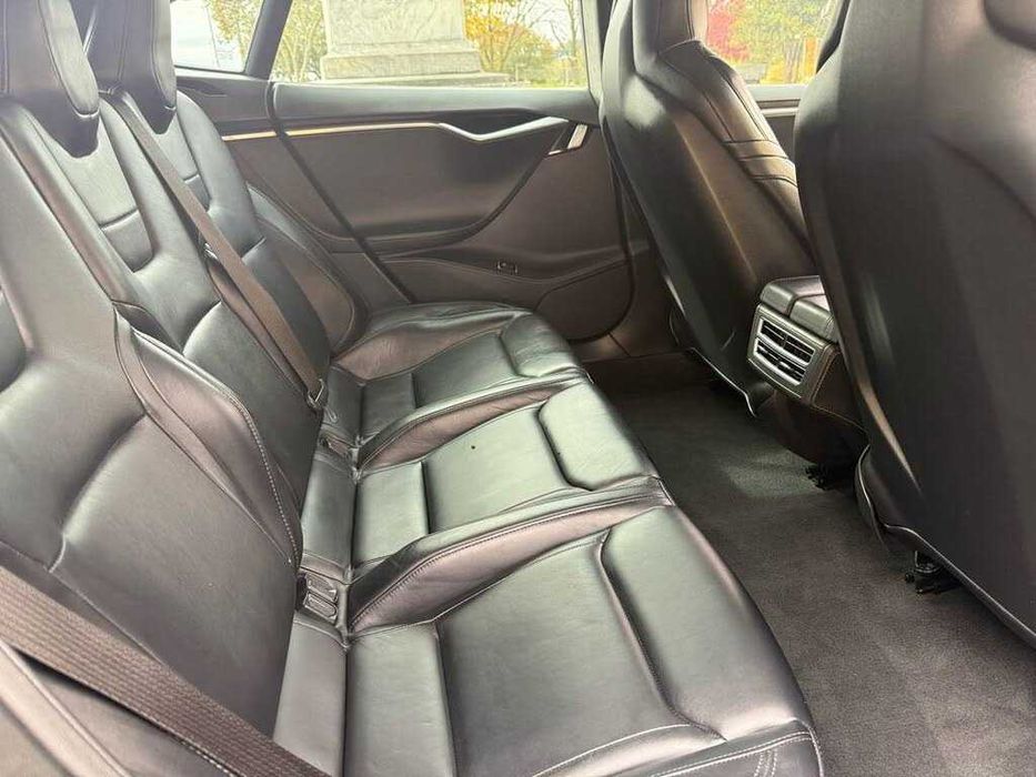 Tesla Model S P85D      2015