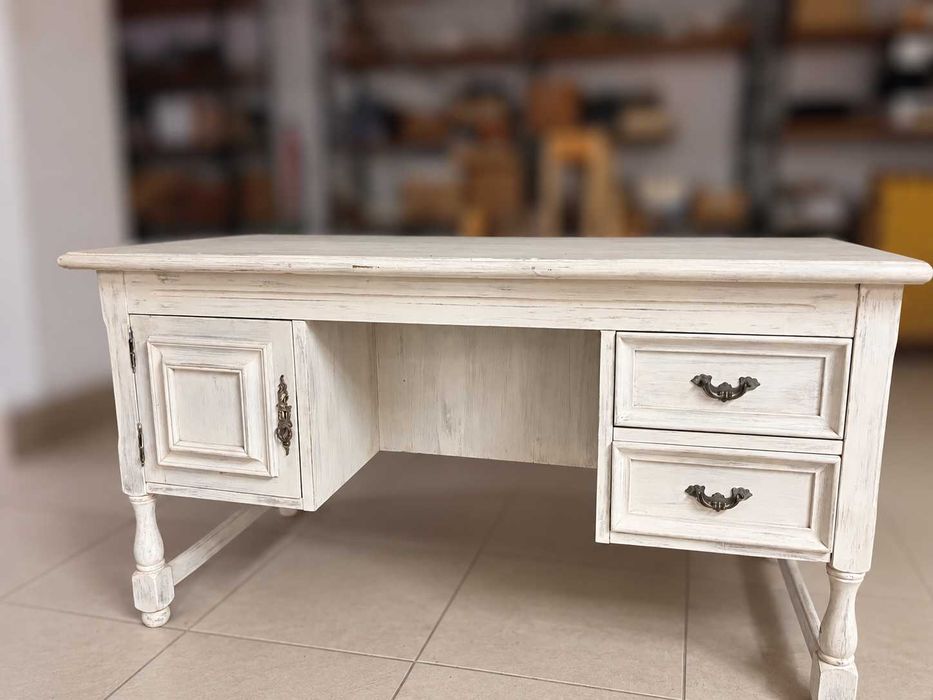 Secretária Antiga em Decapé Branco / Estilo Provençal – 140x68x75 cm