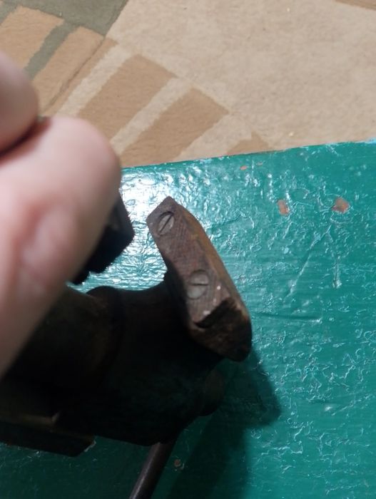 Тиски слесарные в хорошем состоянии