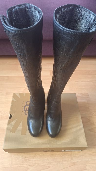 Зимові шкіряні на овчінці високі черевики UGG Savoie р.37,5-38
