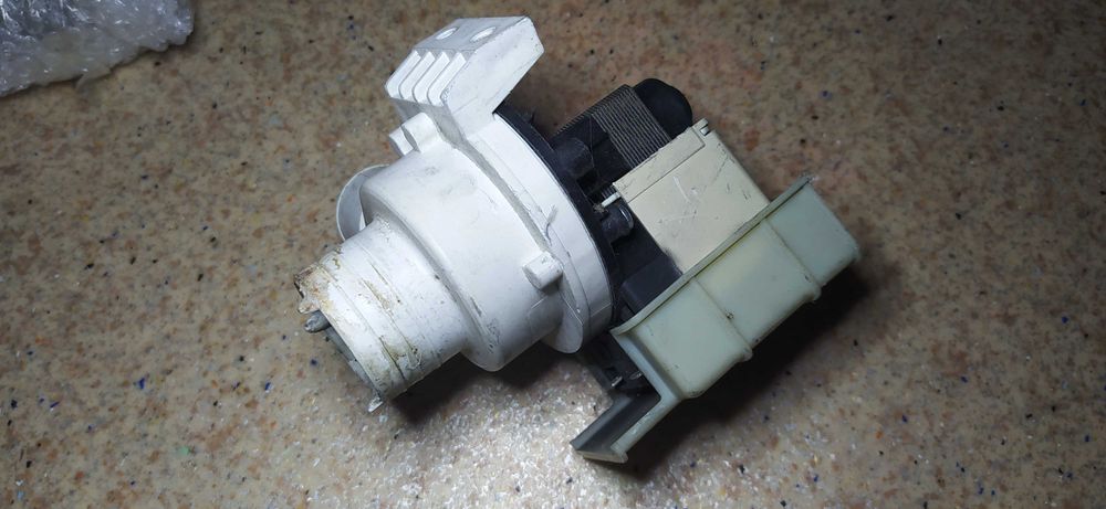 Запчасти стиральной машины Электродвигатель, сливной насос, клапан