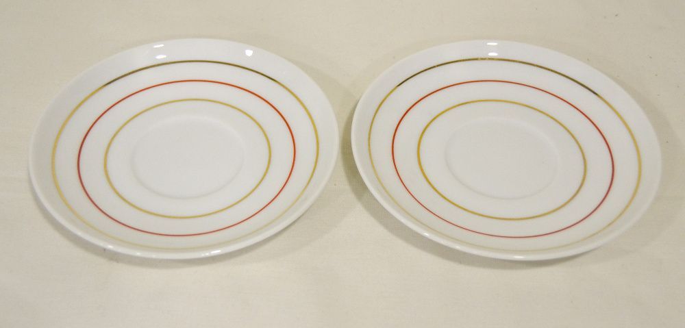 Par de chávenas de chá com pires, em porcelana da Vista Alegre