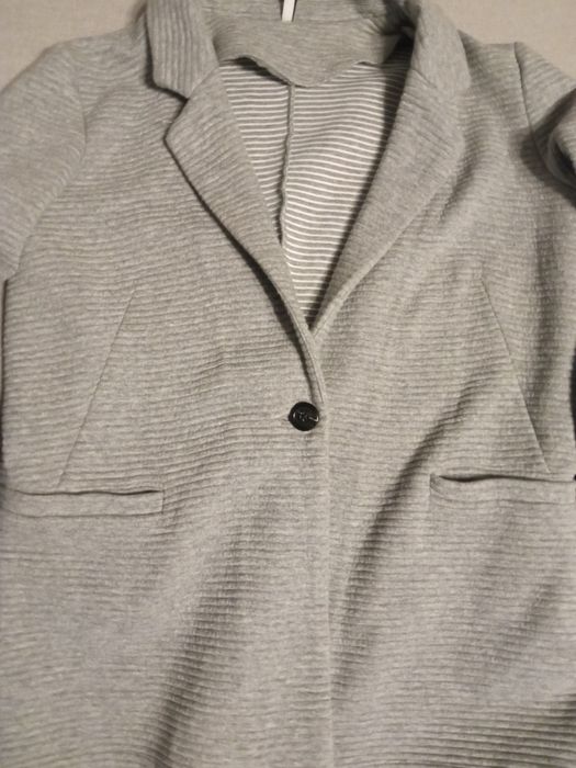 Szara prawie nowa  damska marynarka stradivarius