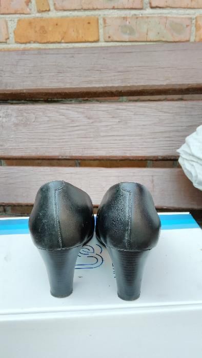 Кожанные черные туфли Clarks 38 39 размер чорні шкіра на каблуке