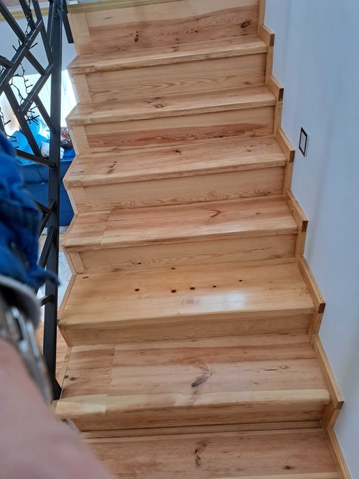 Renowacja schodów drewnianych, drzwi