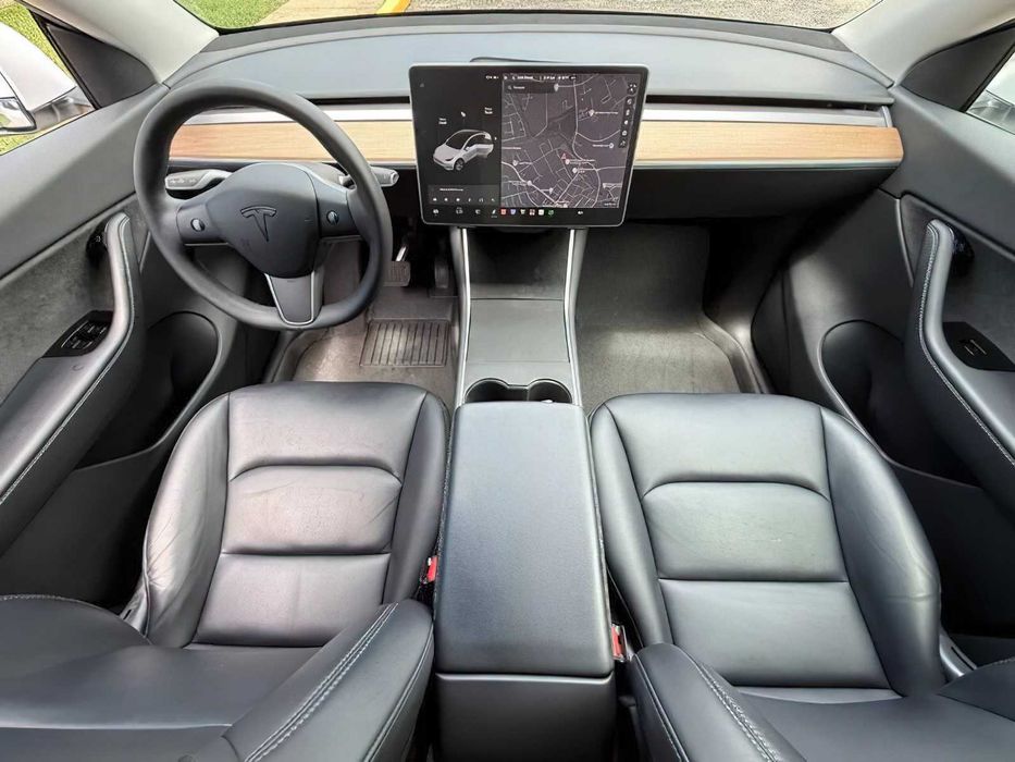 Tesla Model Y      2021