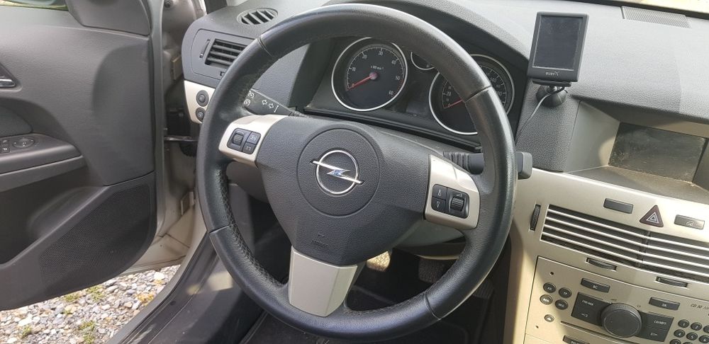 Silnik 1.9 CDTI Opel Astra H combi,  Z-157 całość na części