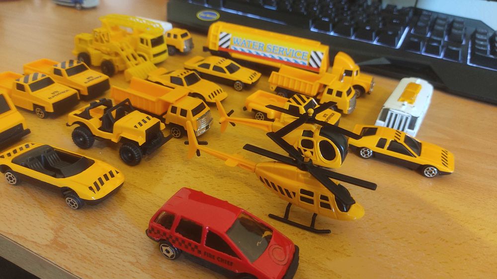 Conjunto Miniaturas Obras / Emergência