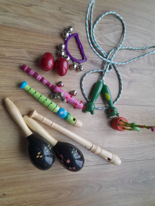 Drewniane instrumenty muzyczne dla dzieci flet marakasy dzwonki