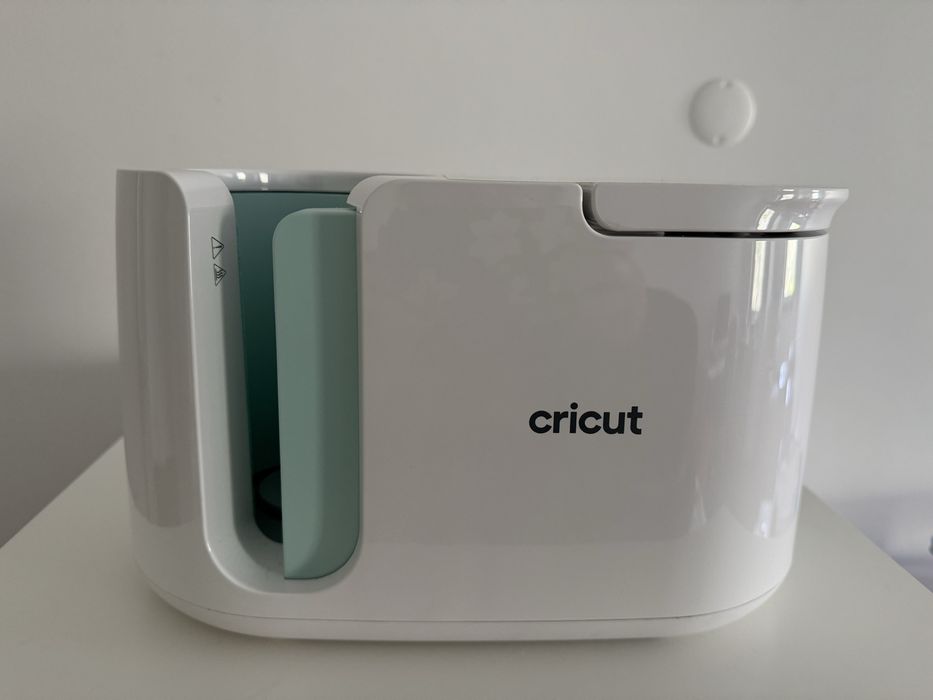 Cricut Mug Press + 5 canecas brancas