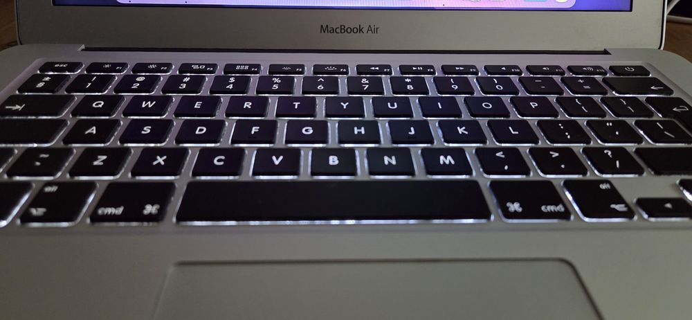 MacBook macOS Monterey 13,3"