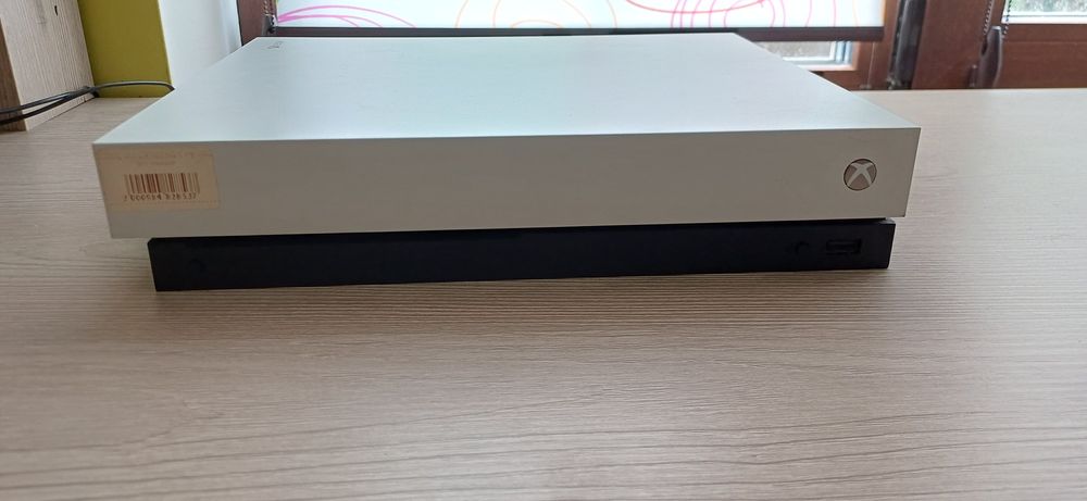 Продам Xbox one x,в ідеальному стані