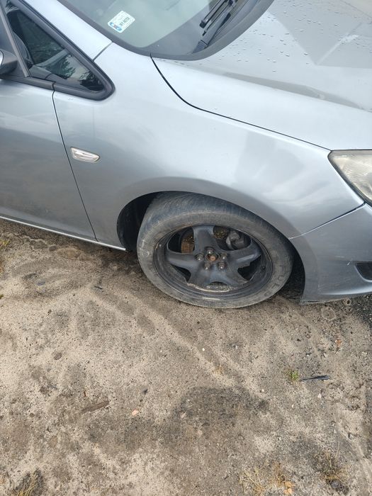 Prawy błotnik przedni opel astra j Z179