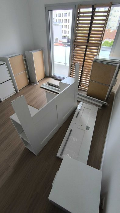 Cama (140x200cm) + Mesa Cabeceira + Sapateira